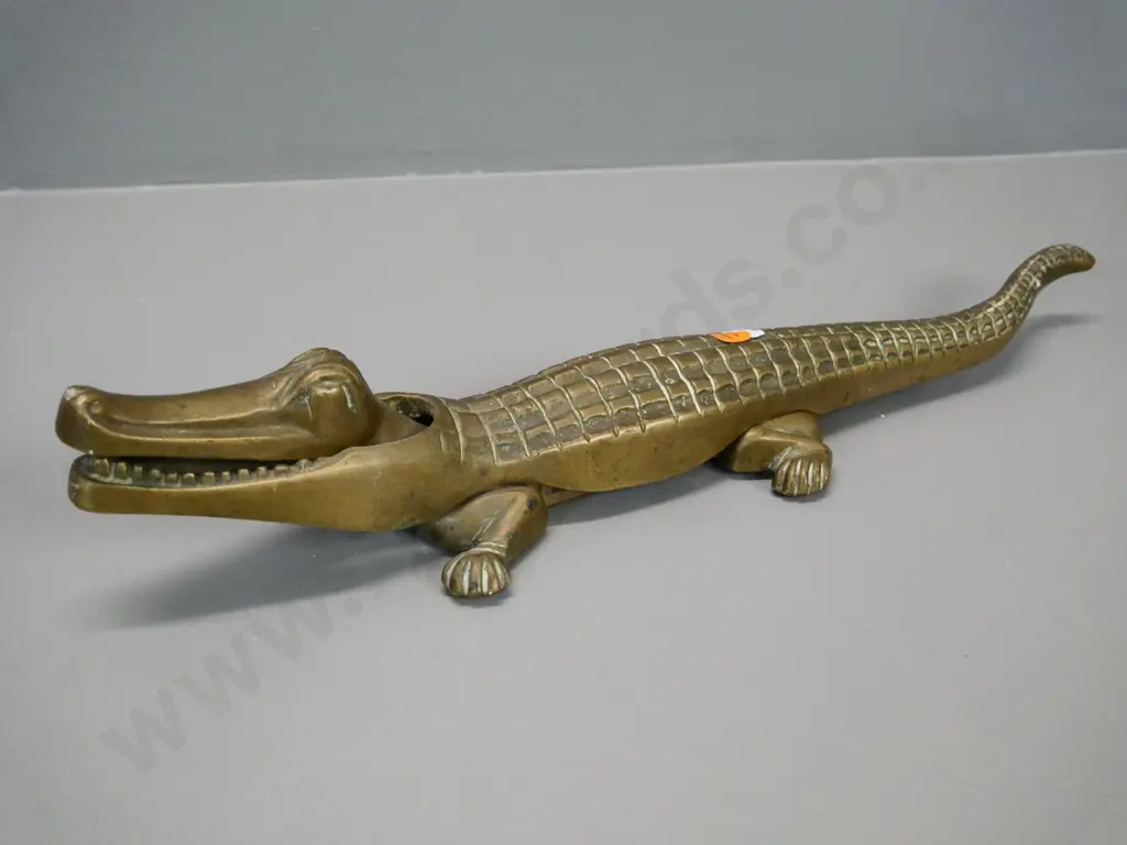 heavy brass crocodile nutcracker L-380 Image 1++