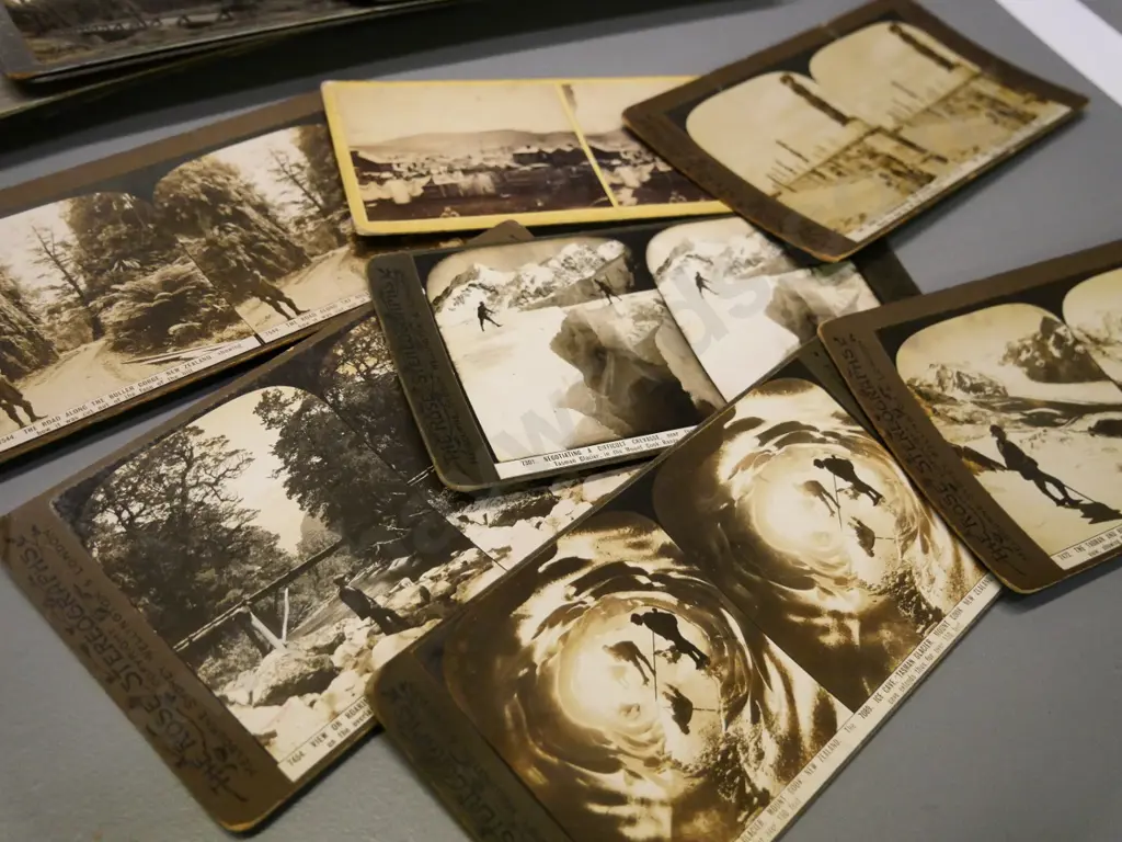 collection of stereo view cards - includes 7 New Zealand scenes, others international - wear and tear to cards & box Image 1++