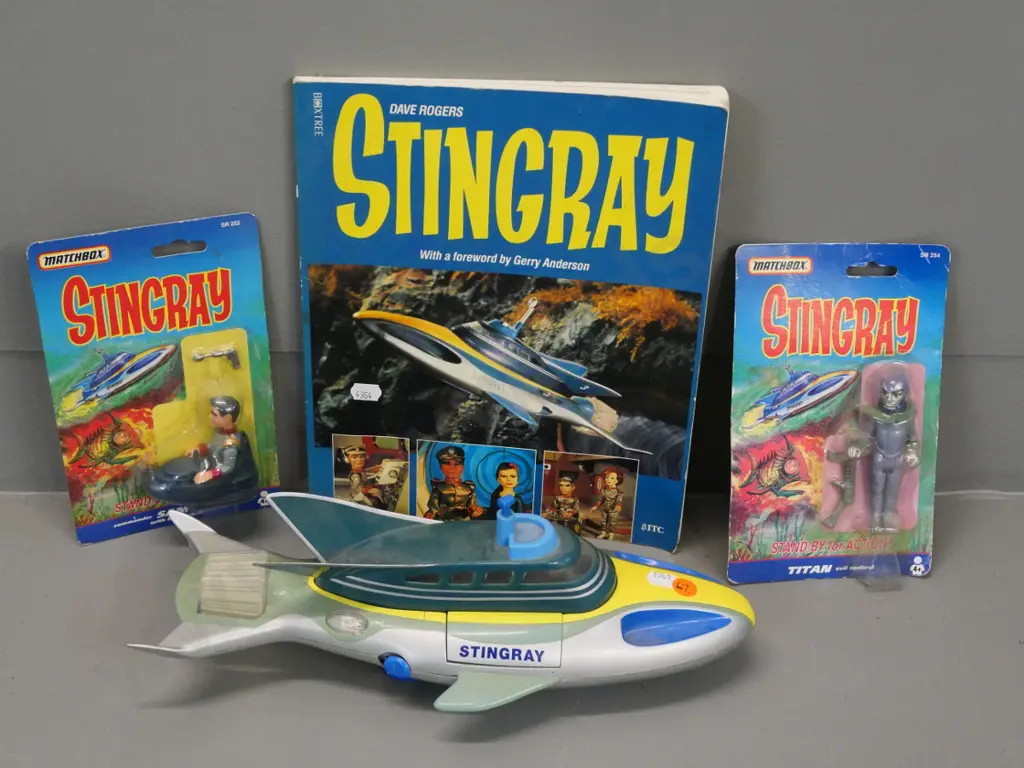 Stingray retro action figures and book including submarine with 2 figures, 2 carded figures - sub marked 1992 Image 1++