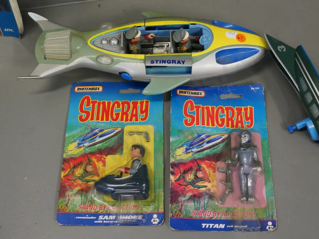 Stingray retro action figures and book including submarine with 2 figures, 2 carded figures - sub marked 1992 Image 1++