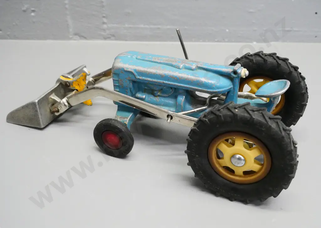 Fun Ho International Harvester tractor with front end loader - mismatched plastic wheels, no steering wheel L-300 Image 1++