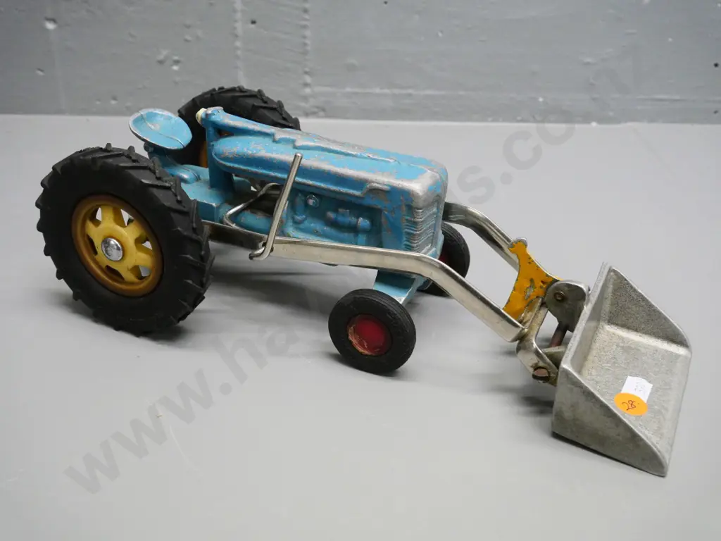 Fun Ho International Harvester tractor with front end loader - mismatched plastic wheels, no steering wheel L-300 Image 1++