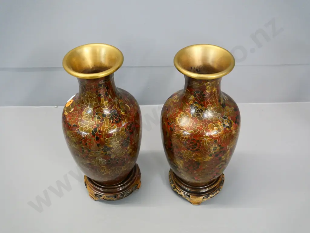 pair of Chinese cloisonne vases on wooden stands - H-270 including stand Image 1++