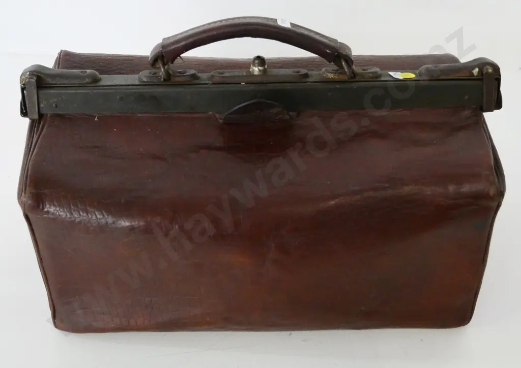 vintage leather doctor's bag - corrosion to metal fittings, some wear to leather and lining H-280 W-400 D-200 Image 1++
