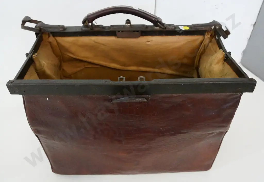 vintage leather doctor's bag - corrosion to metal fittings, some wear to leather and lining H-280 W-400 D-200 Image 1++
