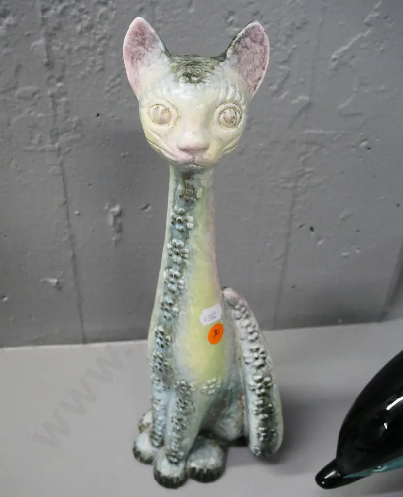 2 retro animal figures - Poole dolphin and a Sylvac cat with a small chip to one ear H-330 Image 1++