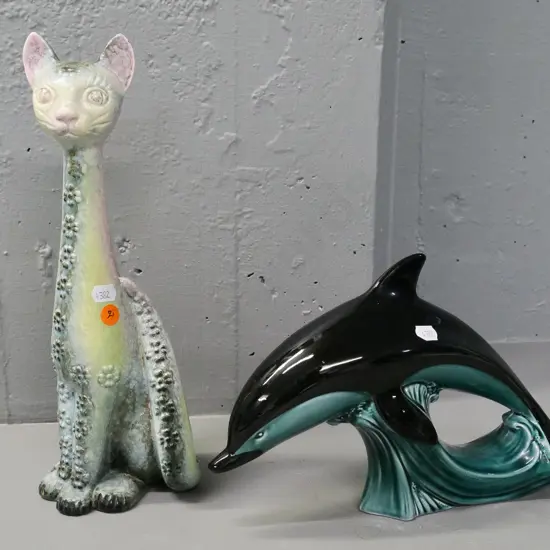 2 retro animal figures - Poole dolphin and a Sylvac cat with a small chip to one ear H-330