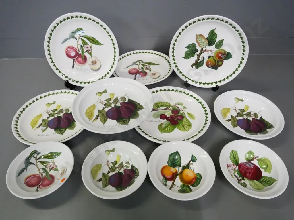 assorted Portmeirion 'Pomona' dinnerware - 6 dinner plates, a soup bowl and 4 sweet dishes Image 1++