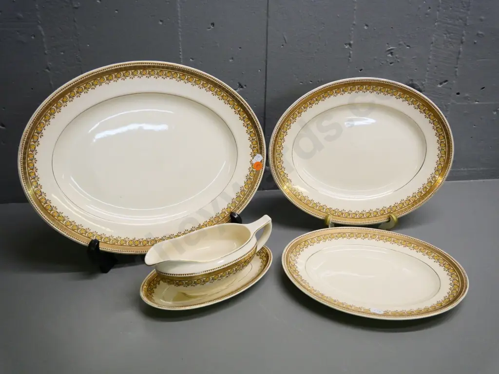 4 pieces of John Maddock & Sons ivory ware - gravy boat & saucer, and 3 ashetts - largest is L-365 W-290 Image 1++