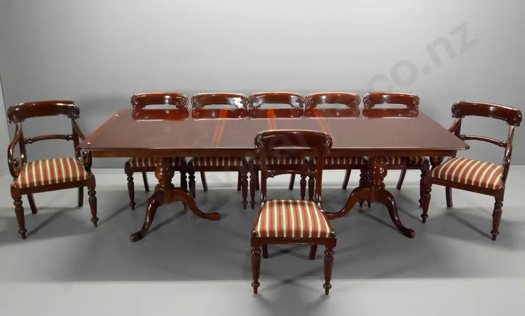 mahogany 9-piece dining suite - extending table with 2 leaves, carved detail on chairs, 6 + 2 carvers W-1120 L-2500 ext. Image 1++