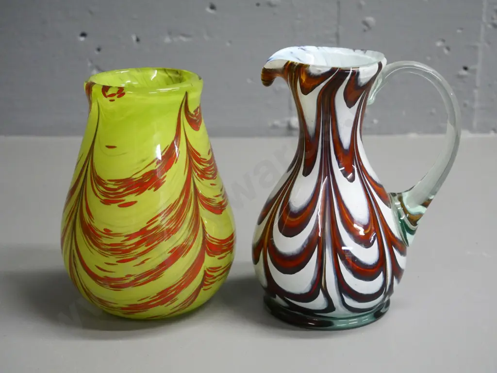 2 art glass items - swag pattern vase & jug H-175 W-140 Image 1++