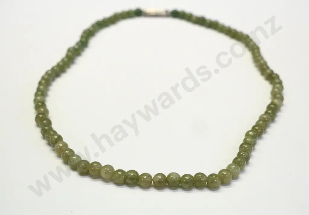 medium coloured greenstone beaded necklace Image 1++