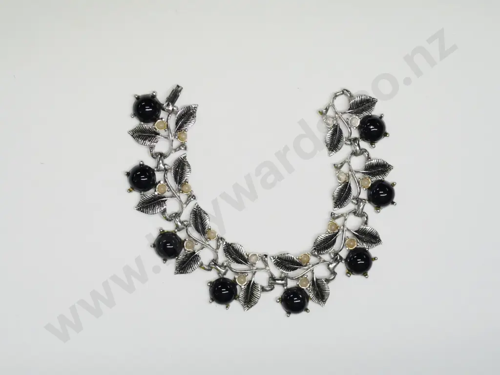 costume floral design bracelet Image 1++