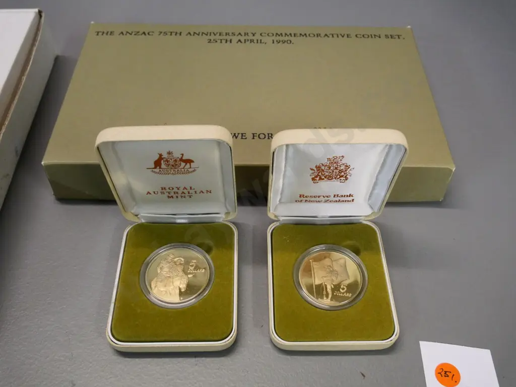 boxed set of 2 cased 1990 ANZAC - Australian & New Zealand 5 dollar coins Image 1++