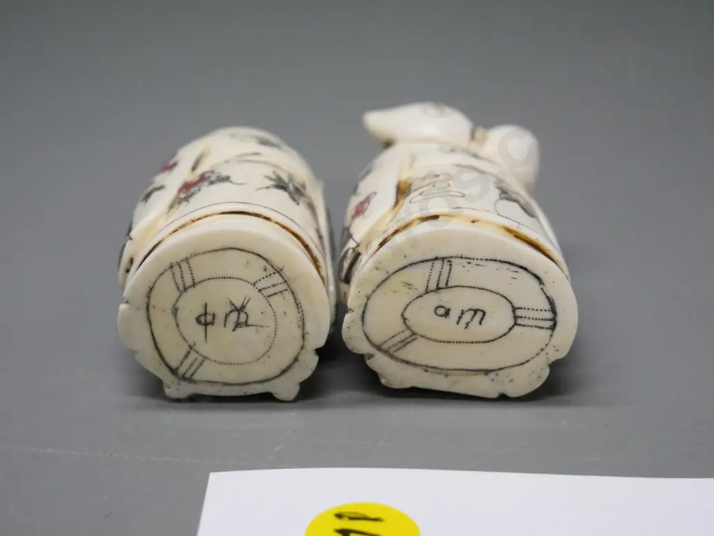 2 small composite Japanese figurines H-60 Image 1++