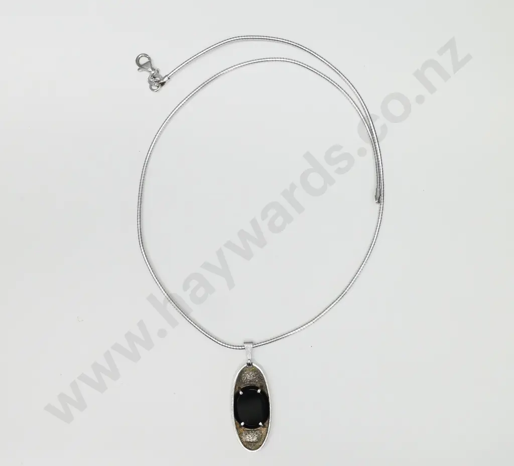 silver and black stone pendant - chain & pendant both stamped 925 Image 1++
