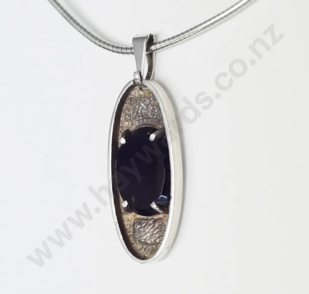 silver and black stone pendant - chain & pendant both stamped 925 Image 1++