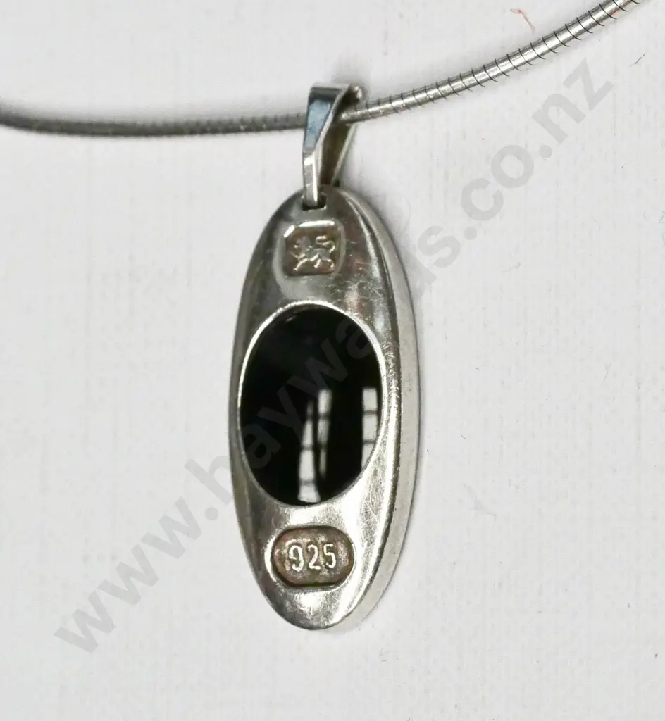 silver and black stone pendant - chain & pendant both stamped 925 Image 1++