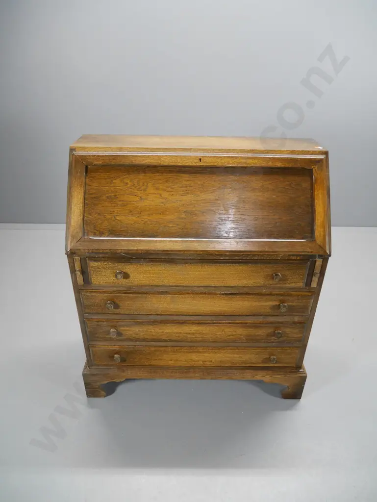 oak drop-front 4-drawer writing bureau with internal dividers - cracks around hinges, needs work H1060 W920 D410 Image 1++