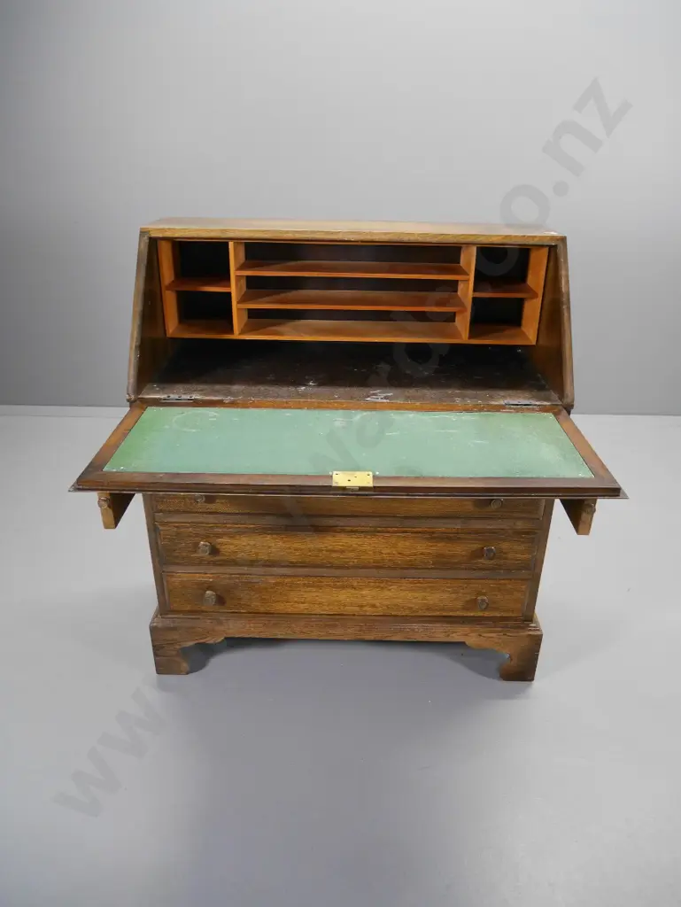 oak drop-front 4-drawer writing bureau with internal dividers - cracks around hinges, needs work H1060 W920 D410 Image 1++