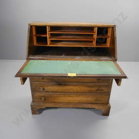 oak drop-front 4-drawer writing bureau with internal dividers - cracks around hinges, needs work H1060 W920 D410