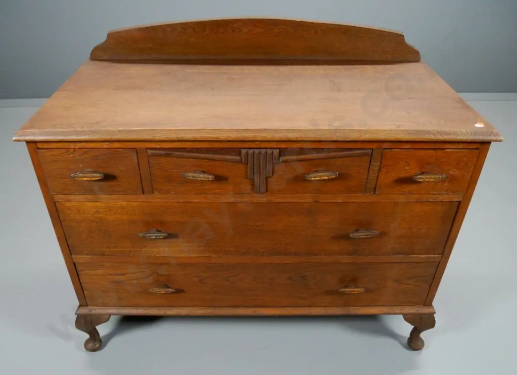 deco oak 5-drawer chest - some corrosion to metal handles, minor splitting to top H-800 W-990 D-490 Image 1++