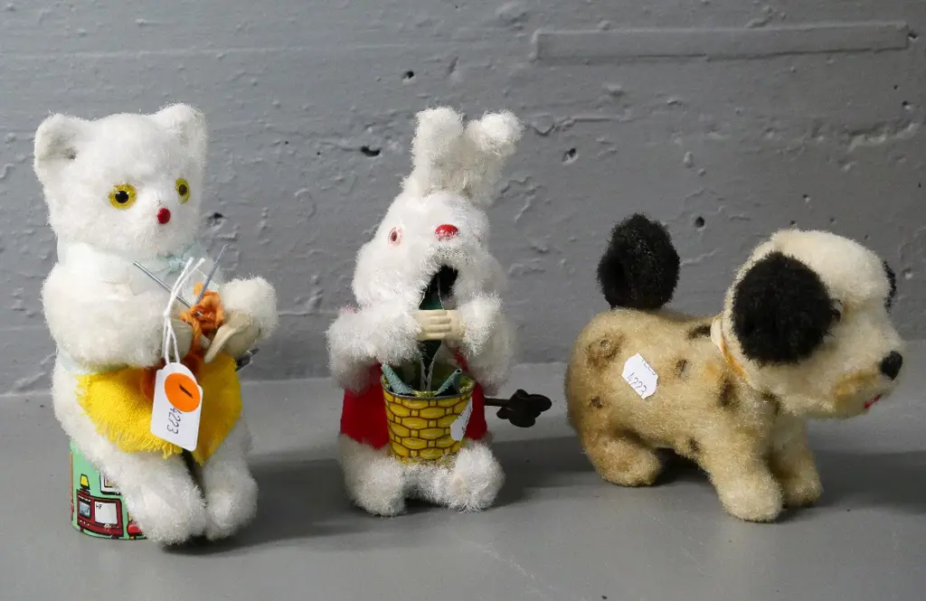 3 retro Japanese wind-up toys - Marx Toys dog, knitting cat, and munching rabbit - all with wear, mechanisms work Image 1++