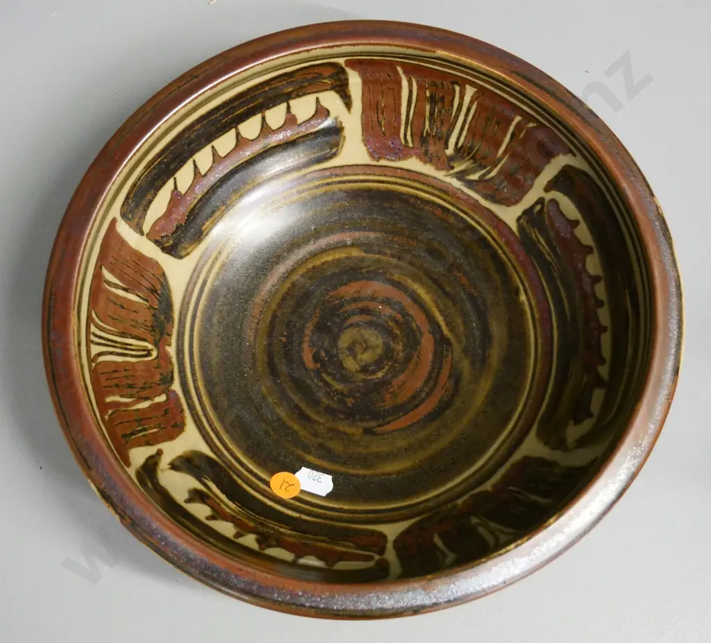 Crewenna New Zealand studio pottery bowl - diameter 270 Image 1++
