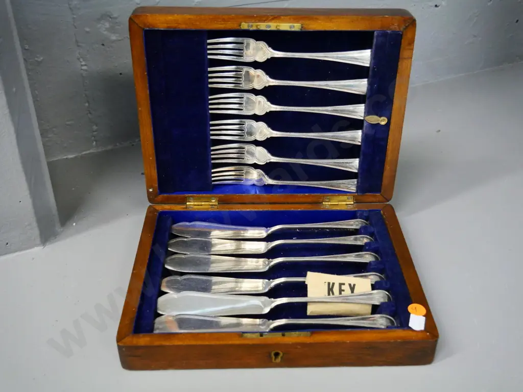 wood-cased set of EPNS fish forks and knives - lockable, includes key Image 1++