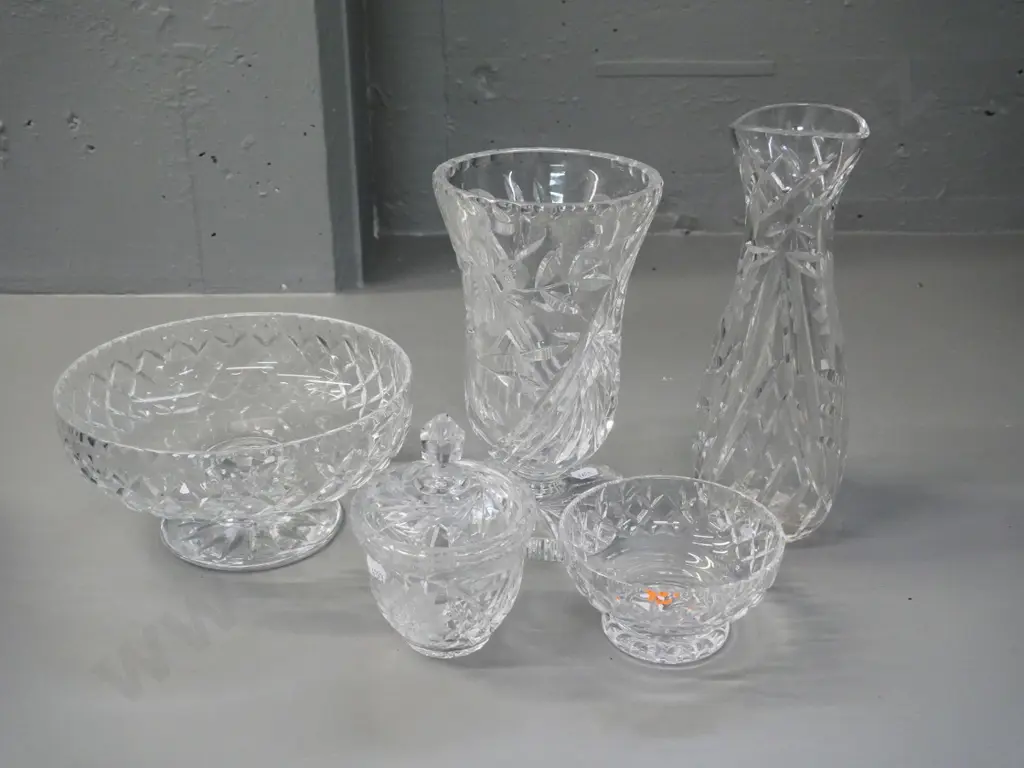 5 pieces of crystal - footed salad bowl D-200, 2 vases, 2 sugar bowls, one with lid. Tallest vase H-240 Image 1++