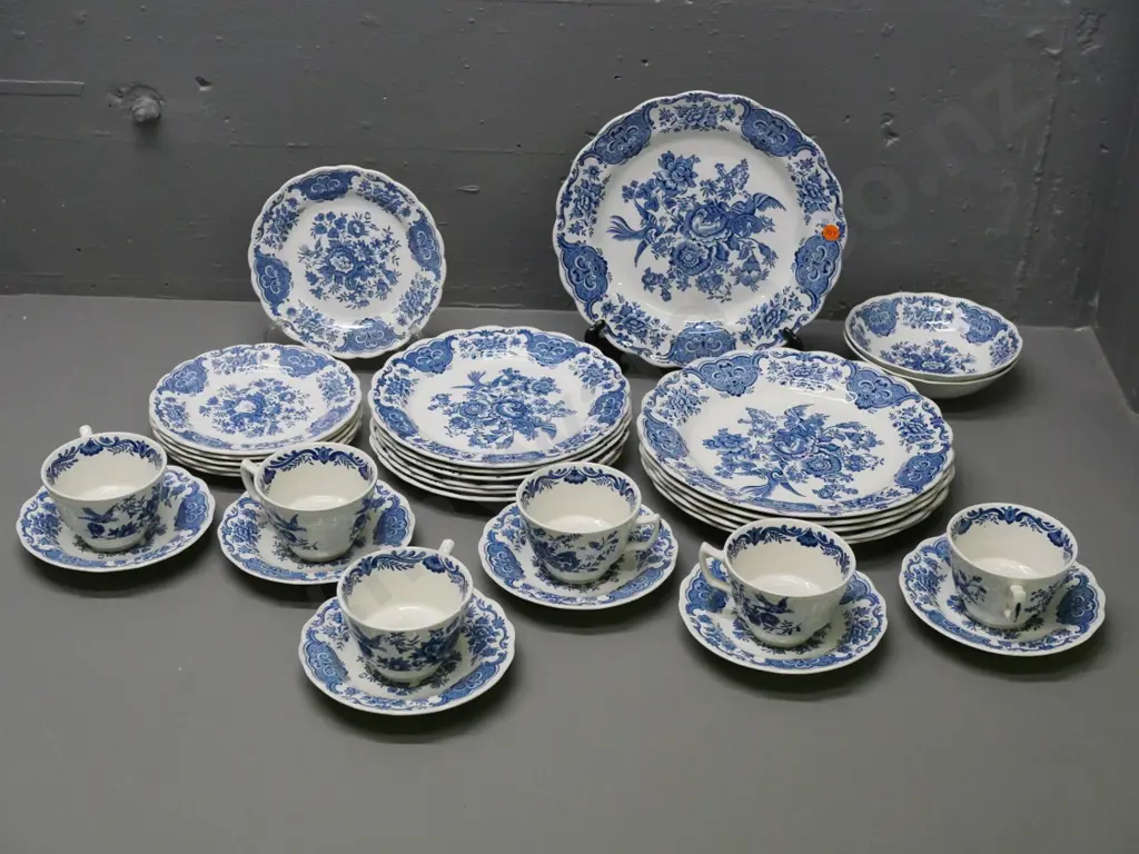 Ridgway Windsor pattern blue & white 6-place dinner set, only 2 desserts Image 1++