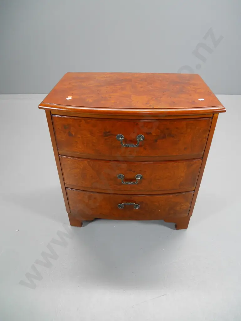 reproduction mahogany and burr walnut bow-front 3-drawer bedside cabinet H-620 W-580 D-360 Image 1++