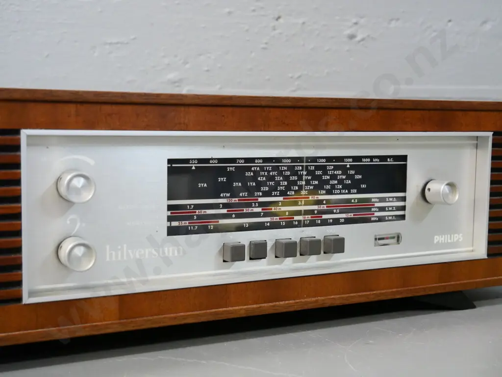 retro Philips Hilversum wood-cased AM/FM/Shortwave mantel radio - working. H-160 W-630 D-230 Image 1++