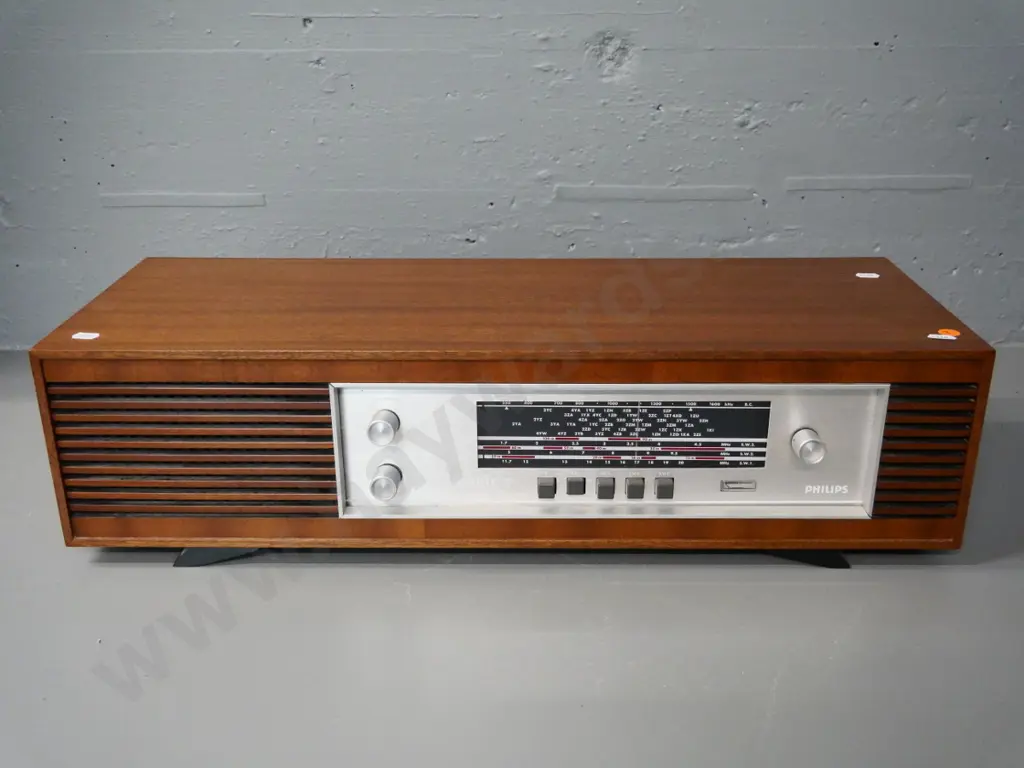 retro Philips Hilversum wood-cased AM/FM/Shortwave mantel radio - working. H-160 W-630 D-230 Image 1++