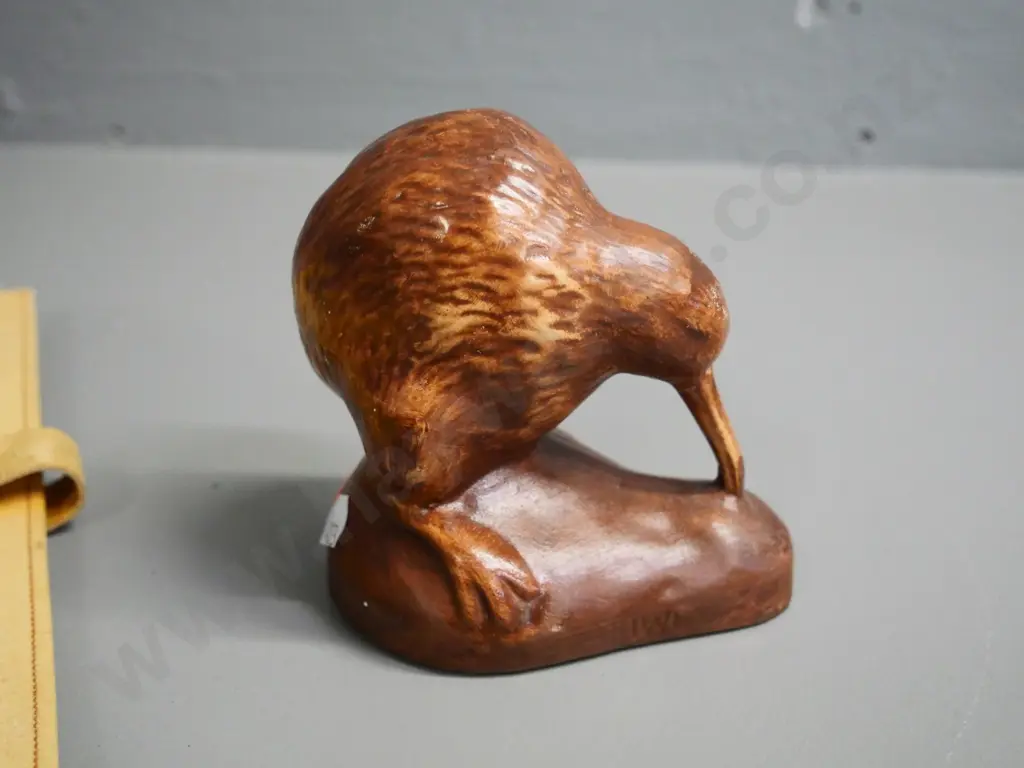 pottery kiwi figure H-100 and a tiki themed leather writing folder H-240 W-190 Image 1++