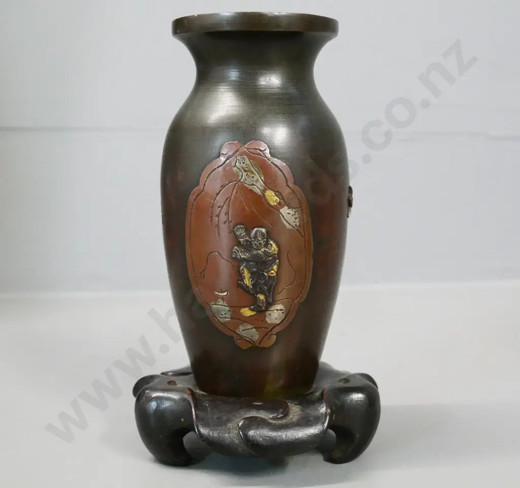 small asian eagle-theme bronze vase with gold and silver decoration, on carved wooden stand H-140 combined Image 1++