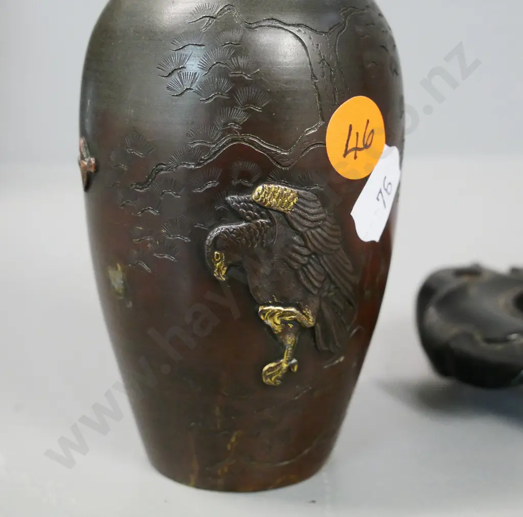 small asian eagle-theme bronze vase with gold and silver decoration, on carved wooden stand H-140 combined Image 1++