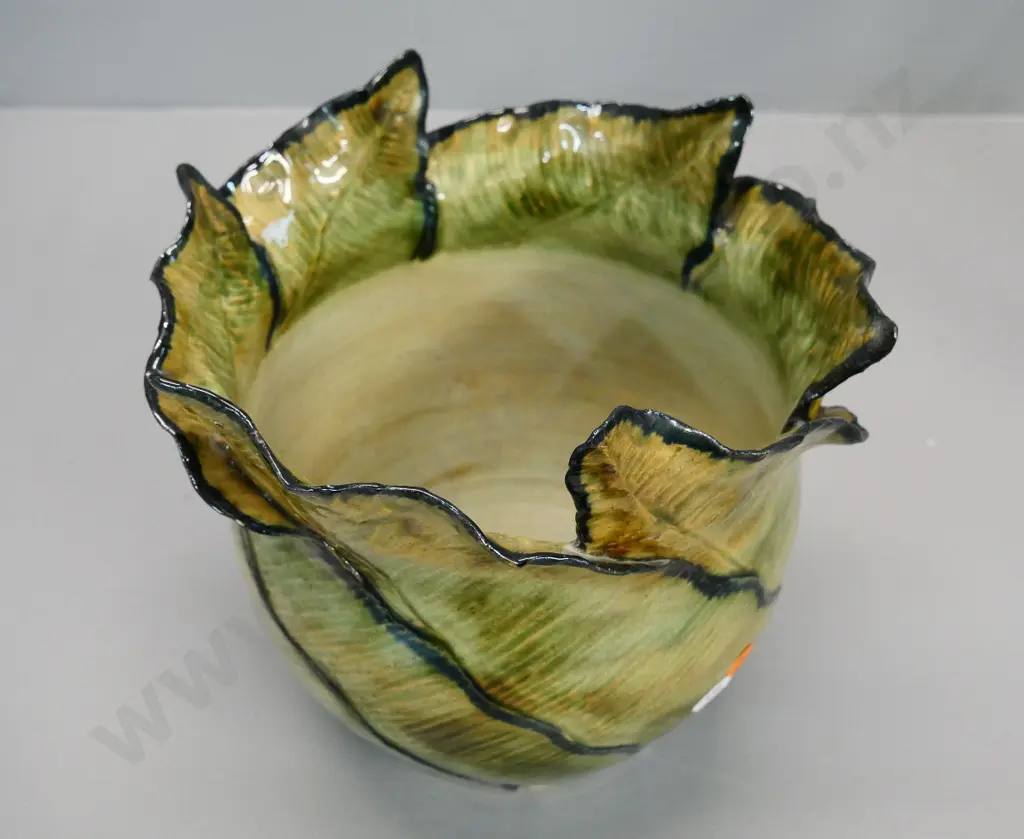 hand-potted jardiniere marked AR / NZ on base H-210 Diameter 220 Image 1++