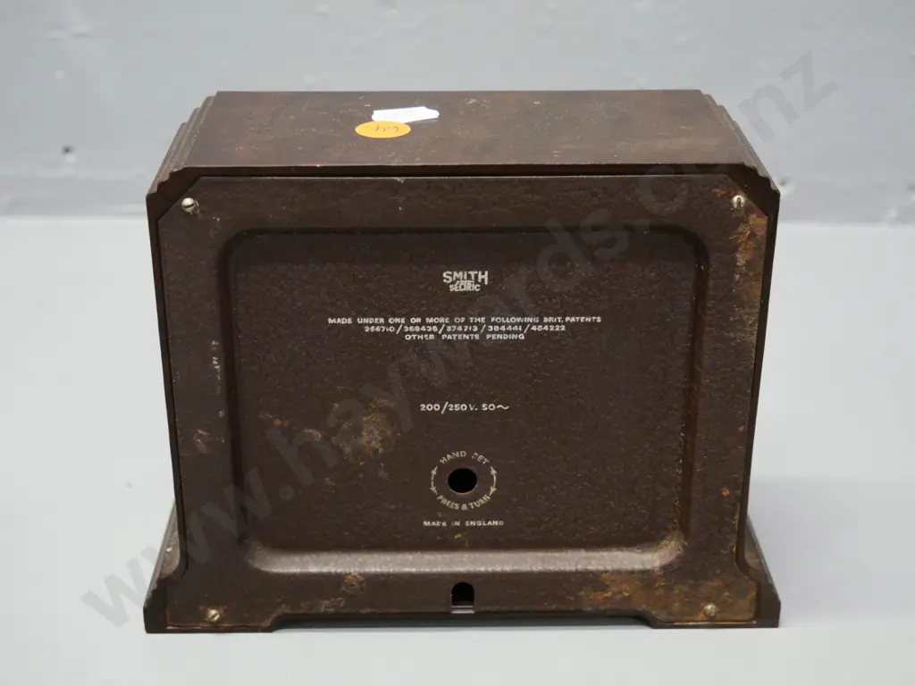 retro bakelite cased Smiths mantel clock H-140 W-170 Image 1++