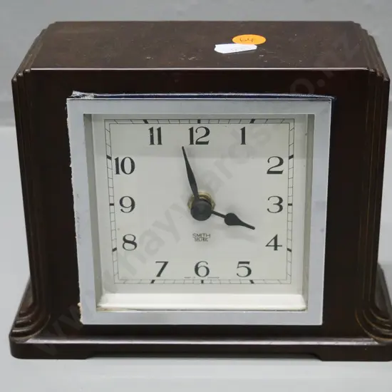 retro bakelite cased Smiths mantel clock H-140 W-170