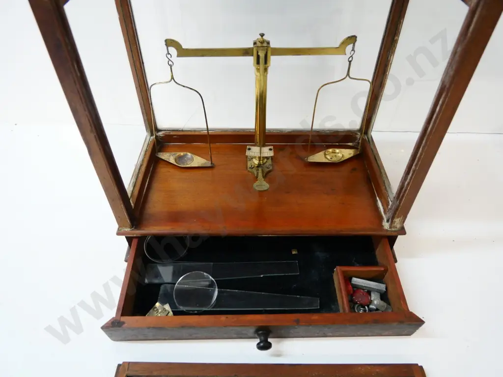 Avery precision balance scales in glazed wooden cabinet, with drawer and weights - crack to back glass panel H-290 W-300 Image 1++