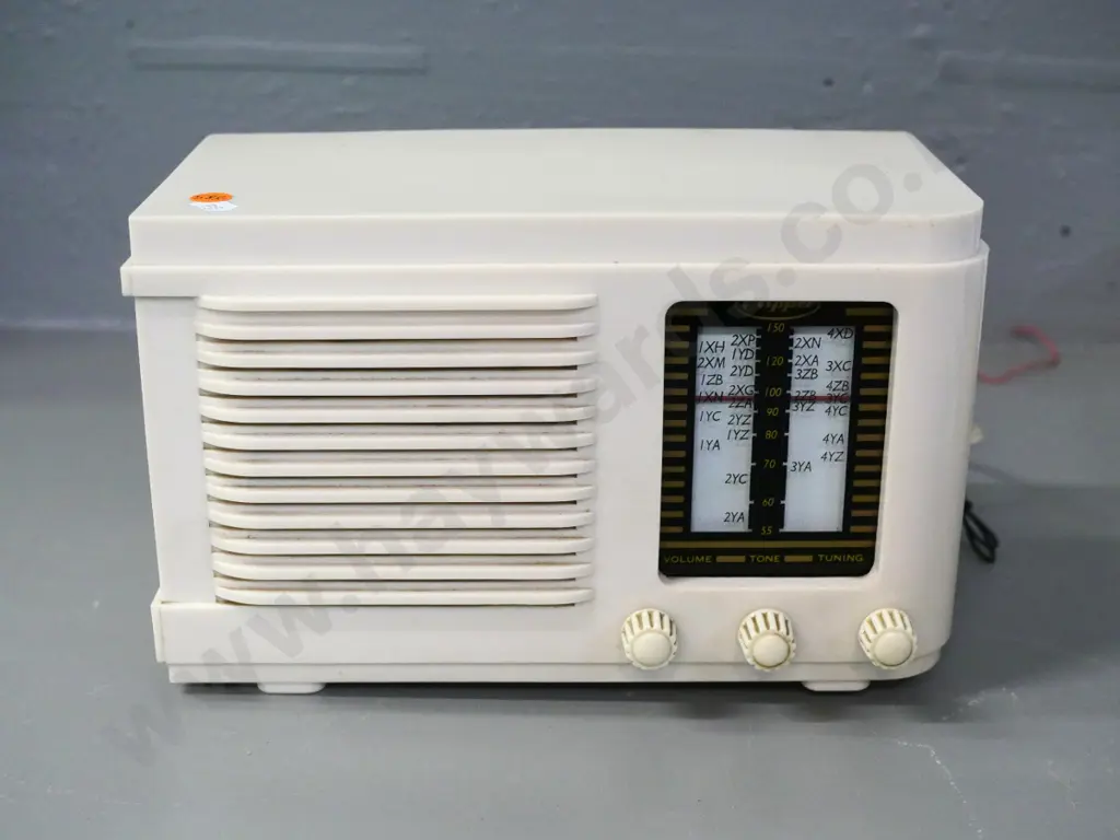 plastic-cased Clipper mantel radio - working. H-170 W-280 D-140 Image 1++