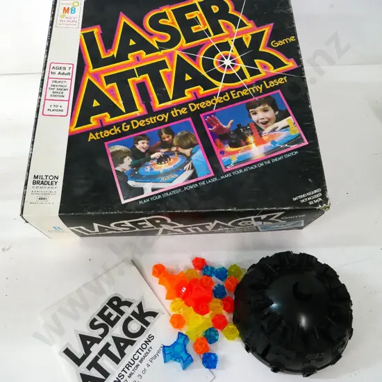 retro Laser Attack board game with light-up laser (tested OK, needs 2 AA batteries)