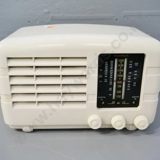 Bell NZ cream plastic cased valve mantel radio - working. H-170 W-275 D-140