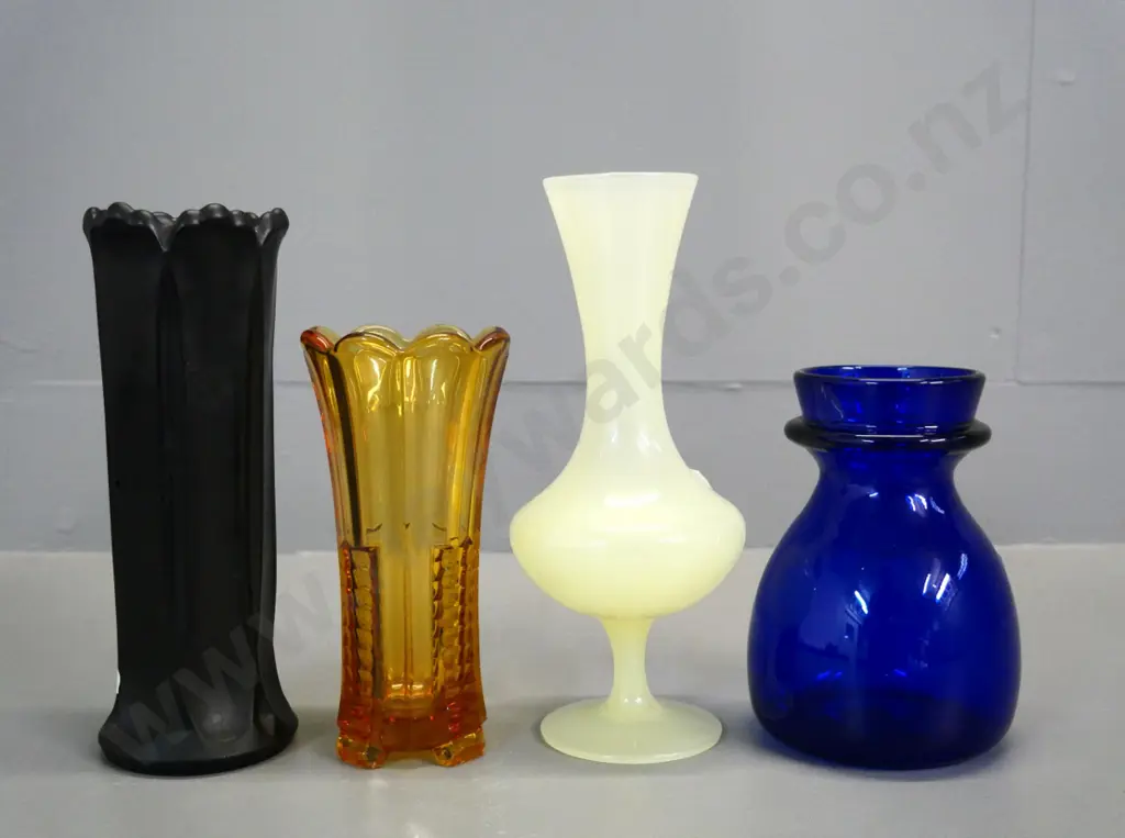4 coloured glass vases - tallest is H-210 Image 1++