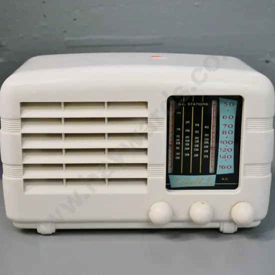 Bell NZ cream plastic cased valve mantel radio - working. H-170 W-275 D-140