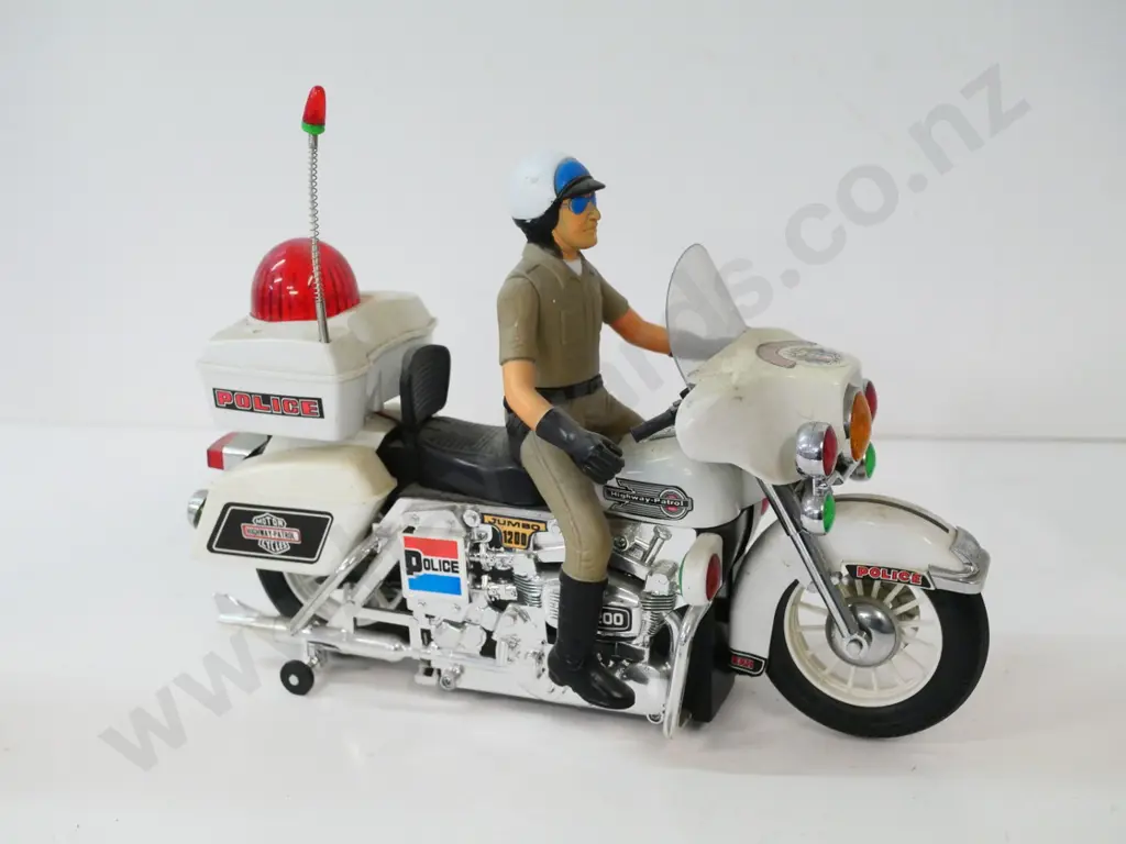 retro battery-powered Highway Patrol motorcycle and rider - made in Taiwan H-300 L-380 (untested, no returns) Image 1++