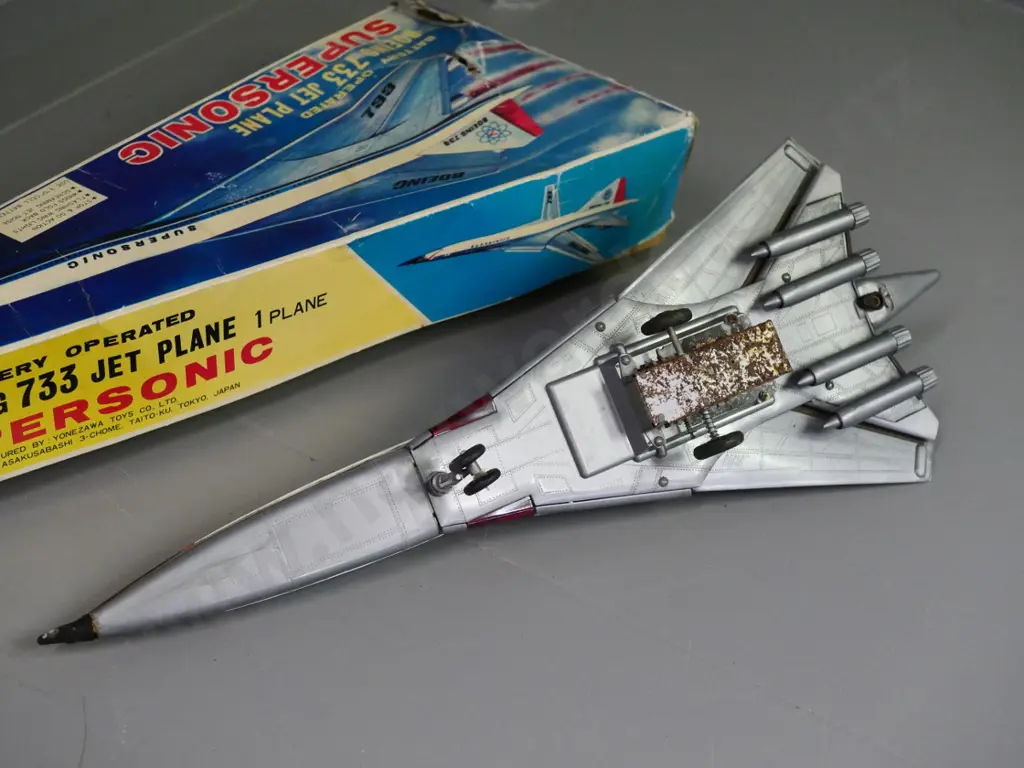 large model Boeing 2707 fold-back wing jet L-550 - note box has picture of model 733. Corrosion to jet, damage to box L- Image 1++