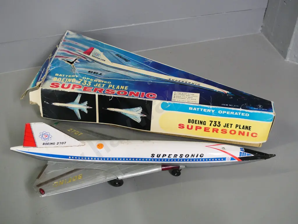 large model Boeing 2707 fold-back wing jet L-550 - note box has picture of model 733. Corrosion to jet, damage to box L- Image 1++