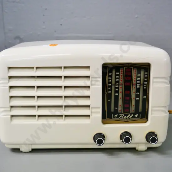 Bell NZ cream plastic cased valve mantel radio - working. H-170 W-275 D-140